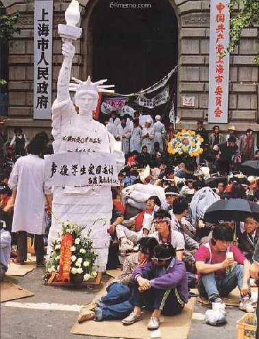 Demonstrating students in Shanghai with their makeshift statue of liberty