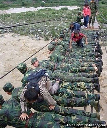 chinese_soldiers_bridge